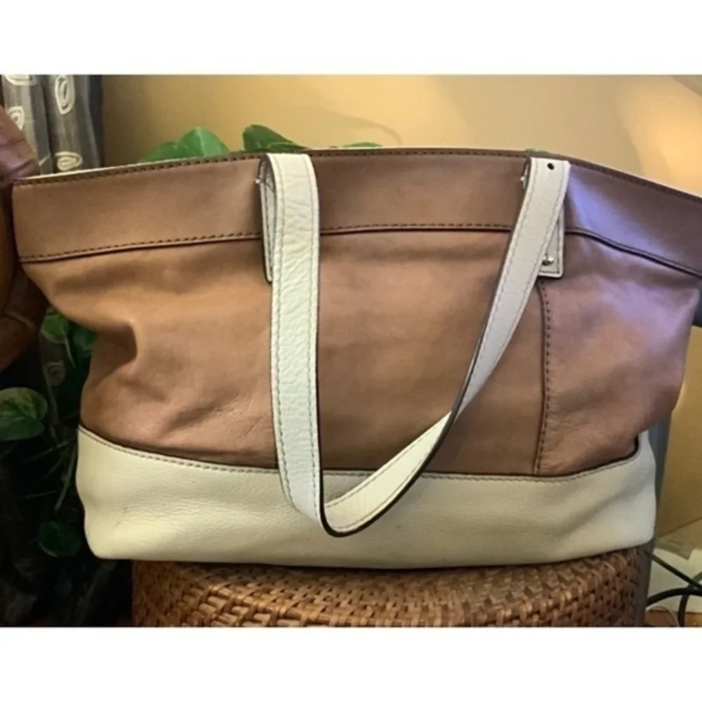 Fossil tan -/cream color block shoulder bag